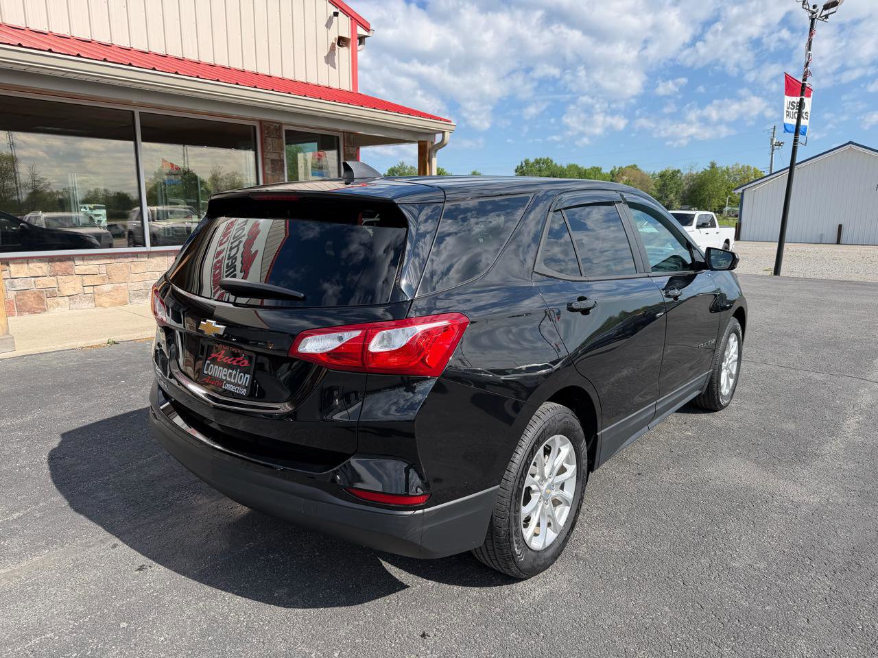 Used 2020 Chevrolet Equinox LS w/ LS Convenience Package FWD image 4
