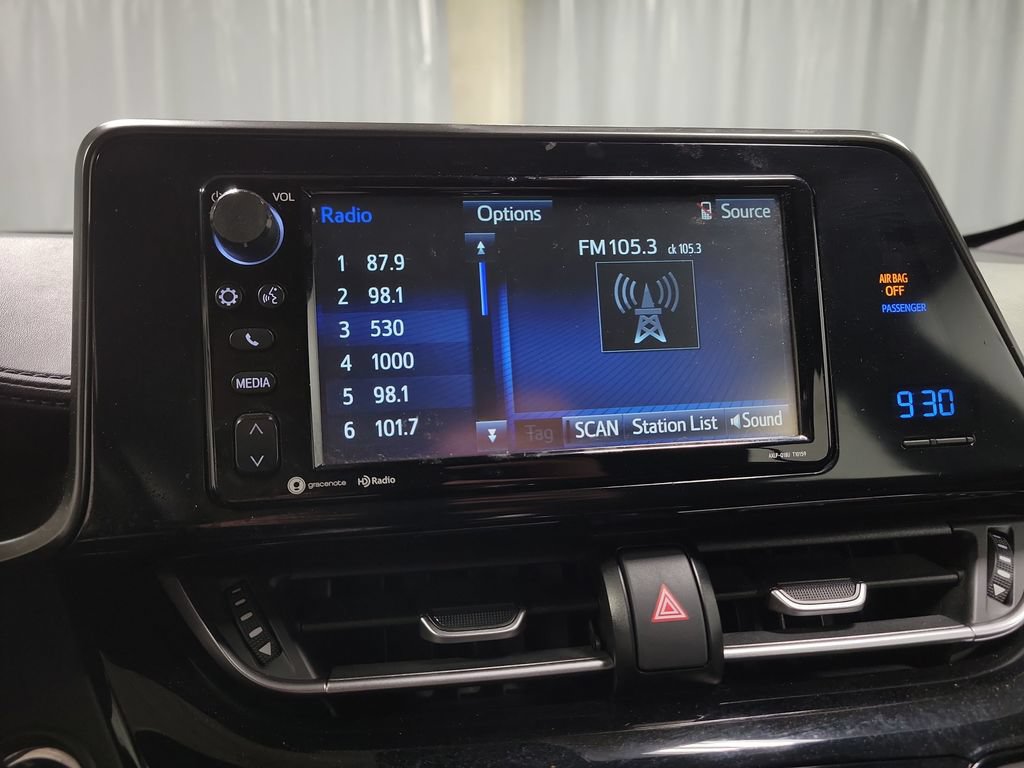 Used 2018 Toyota C-HR XLE FWD image 21