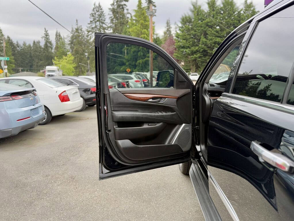 Used 2016 Cadillac Escalade Luxury image 28