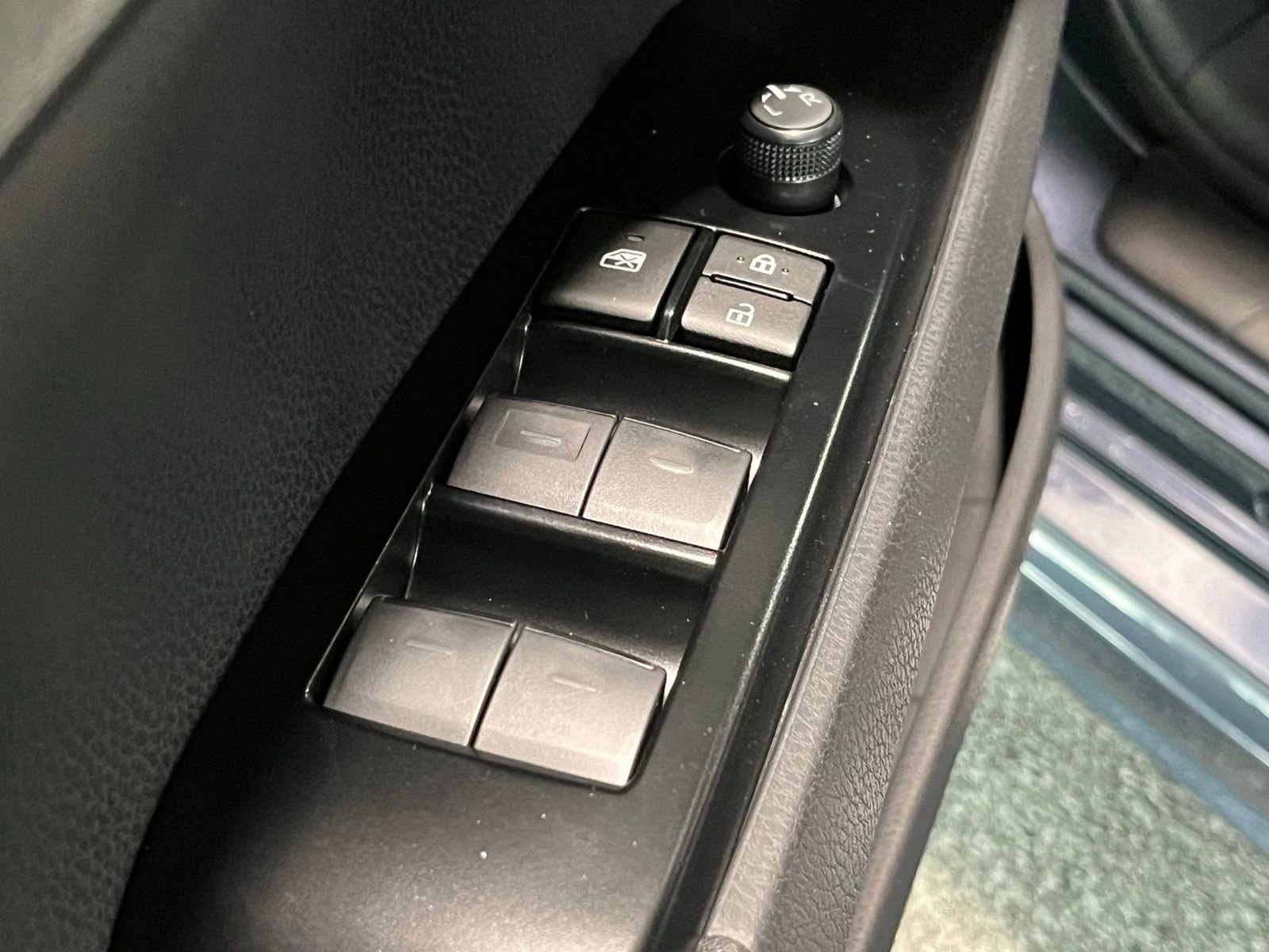 New 2026 Toyota Camry SE FWD image 32