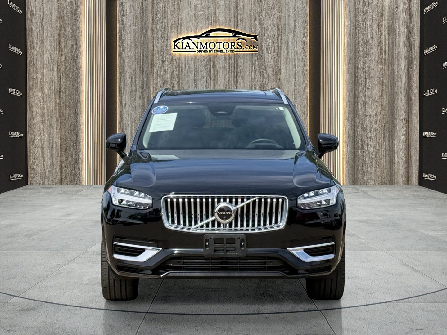 Used 2025 Volvo XC90 T8 Ultra w/ Protection Package Premier AWD/4WD image 2