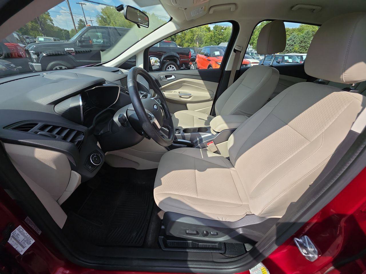 Used 2017 Ford C-MAX Energi SE w/ Equipment Group 401A image 3