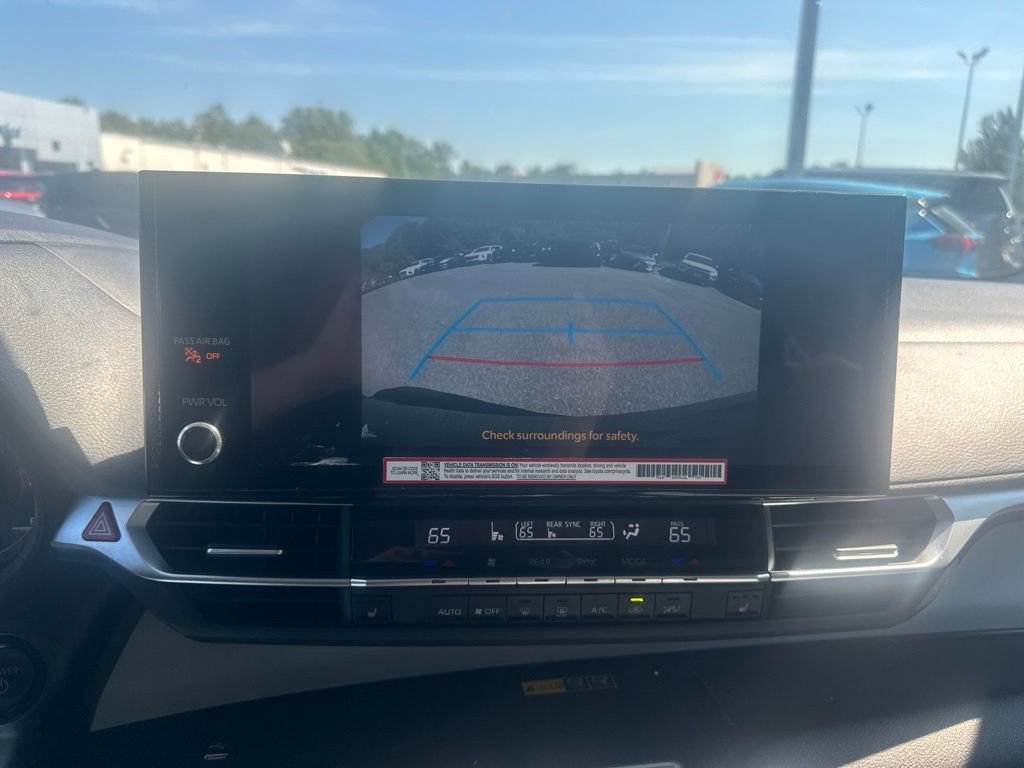 Used 2025 Toyota Sienna XLE FWD image 24