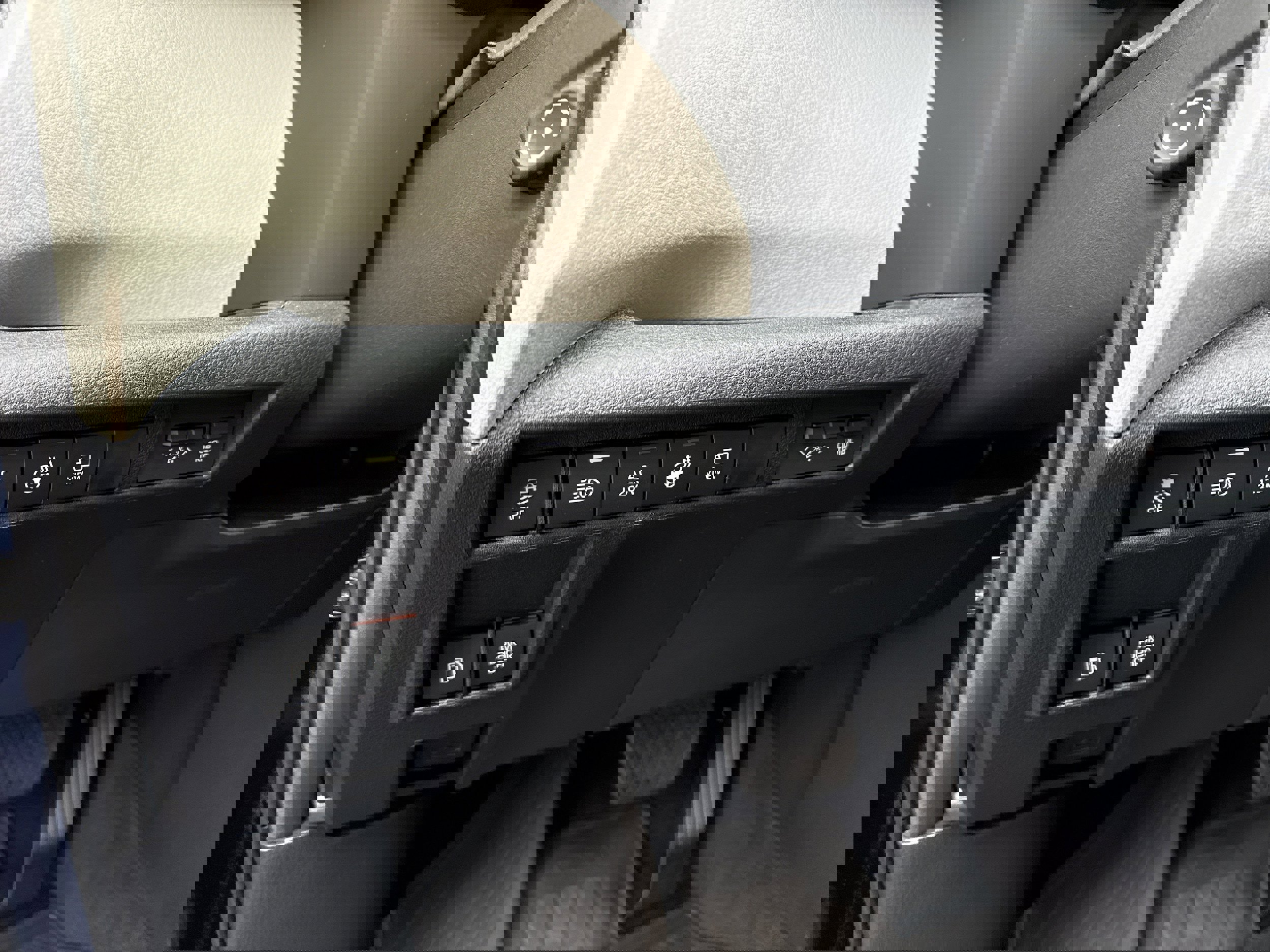 Used 2025 Toyota Sienna Platinum image 39