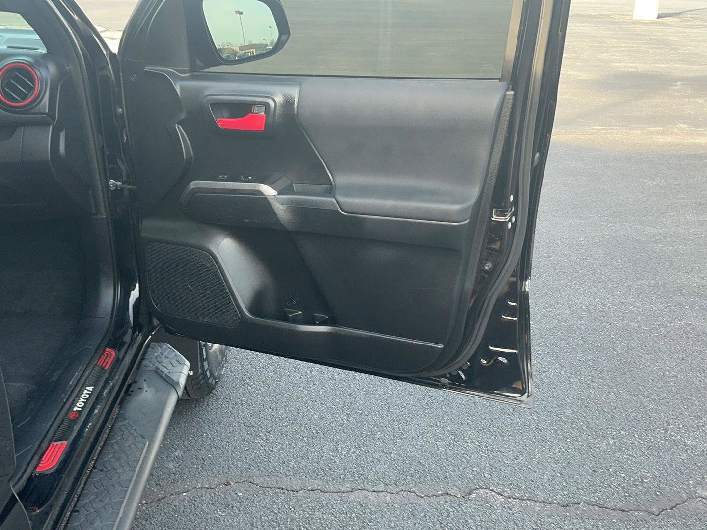 Used 2017 Toyota Tacoma TRD Off-Road w/ Tow Package (A/T) image 29