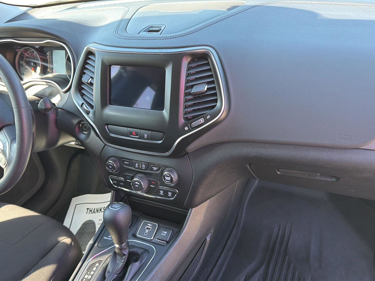 Used 2021 Jeep Cherokee Latitude w/ Mopar Interior Package AWD/4WD image 26