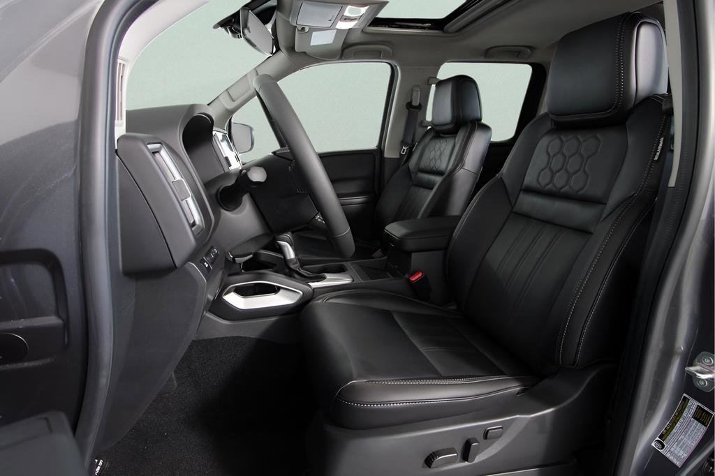 Used 2025 Nissan Frontier SL AWD/4WD image 13