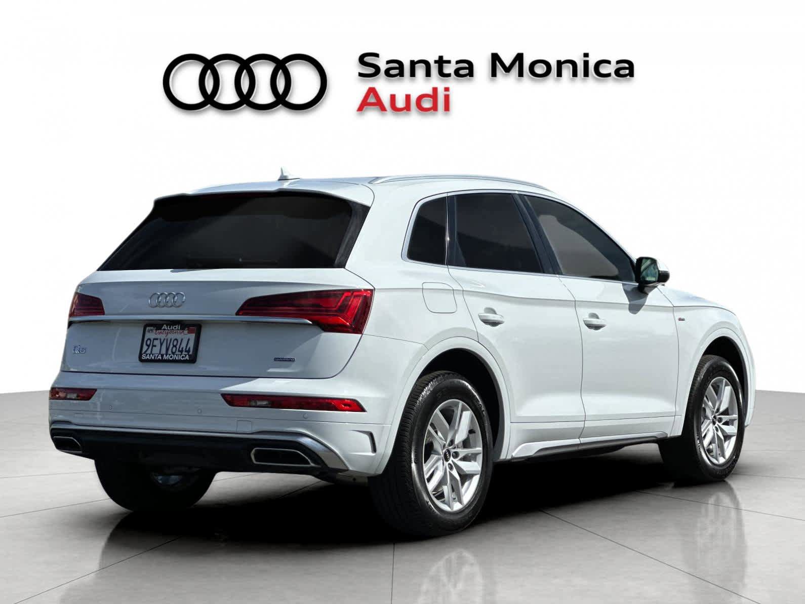 Used 2023 Audi Q5 2.0T Premium w/ Convenience Package AWD/4WD image 2