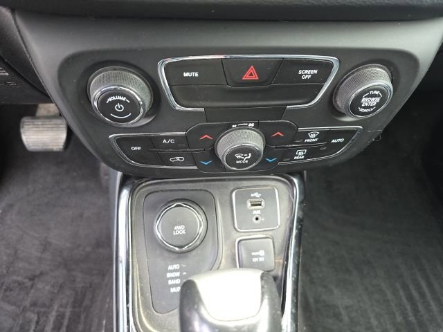 Used 2018 Jeep Compass Limited image 12