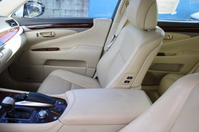 Used 2015 Lexus LS 460 w/ Comfort Package image 19