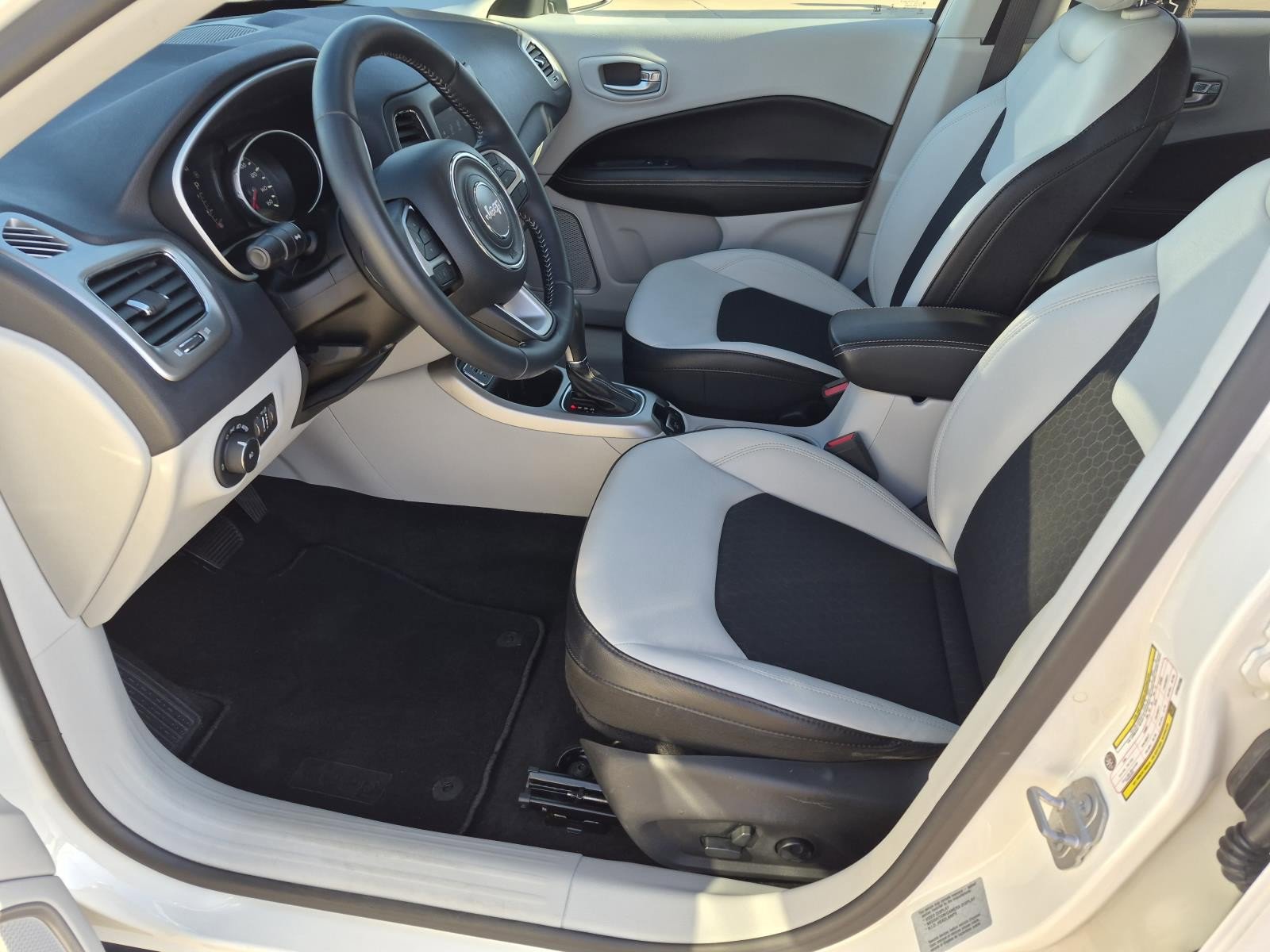 Used 2017 Jeep Compass Latitude w/ Popular Equipment Group image 10