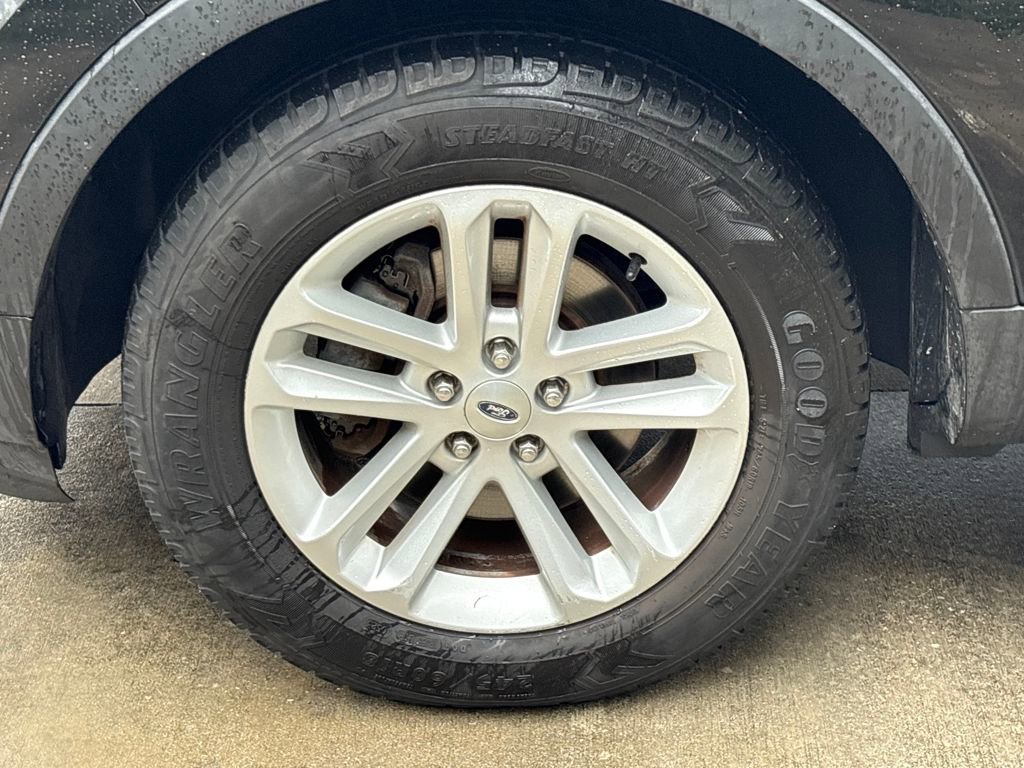Used 2015 Ford Explorer FWD image 12