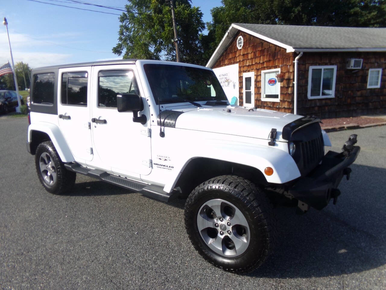 Used 2017 Jeep Wrangler Unlimited Sahara image 5