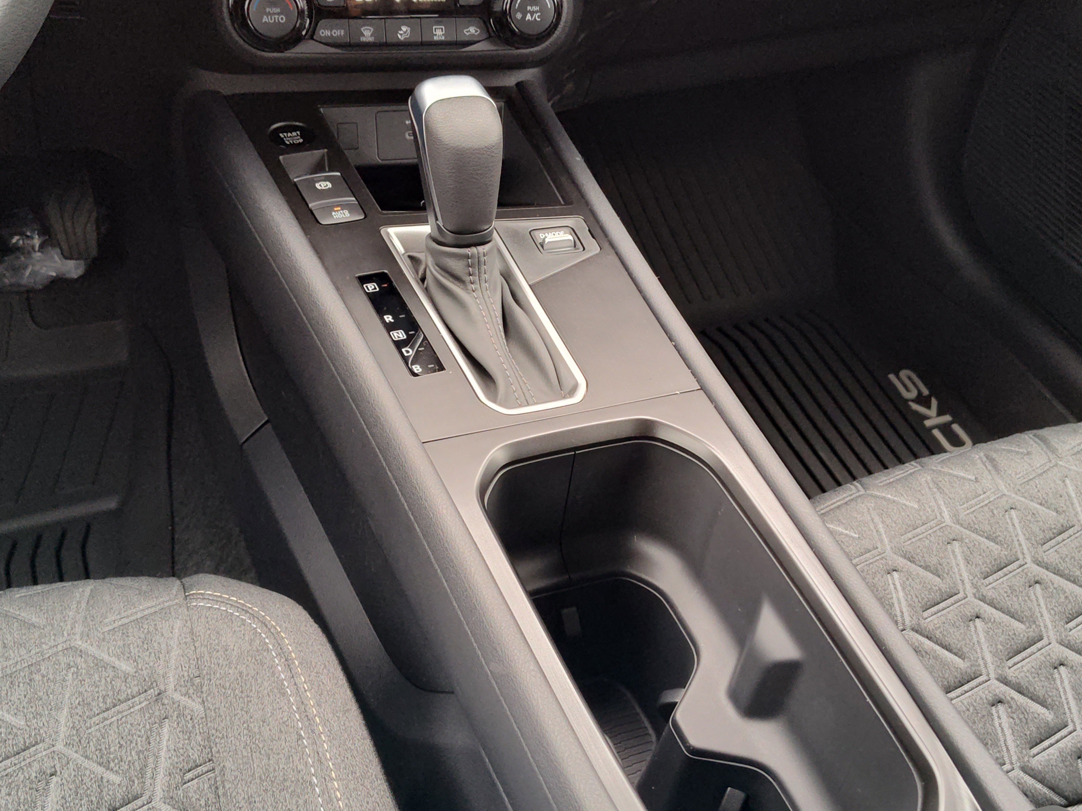 New 2026 Nissan Kicks SV image 9