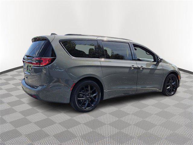 Certified 2022 Chrysler Pacifica Touring-L w/ S Appearance Package image 6