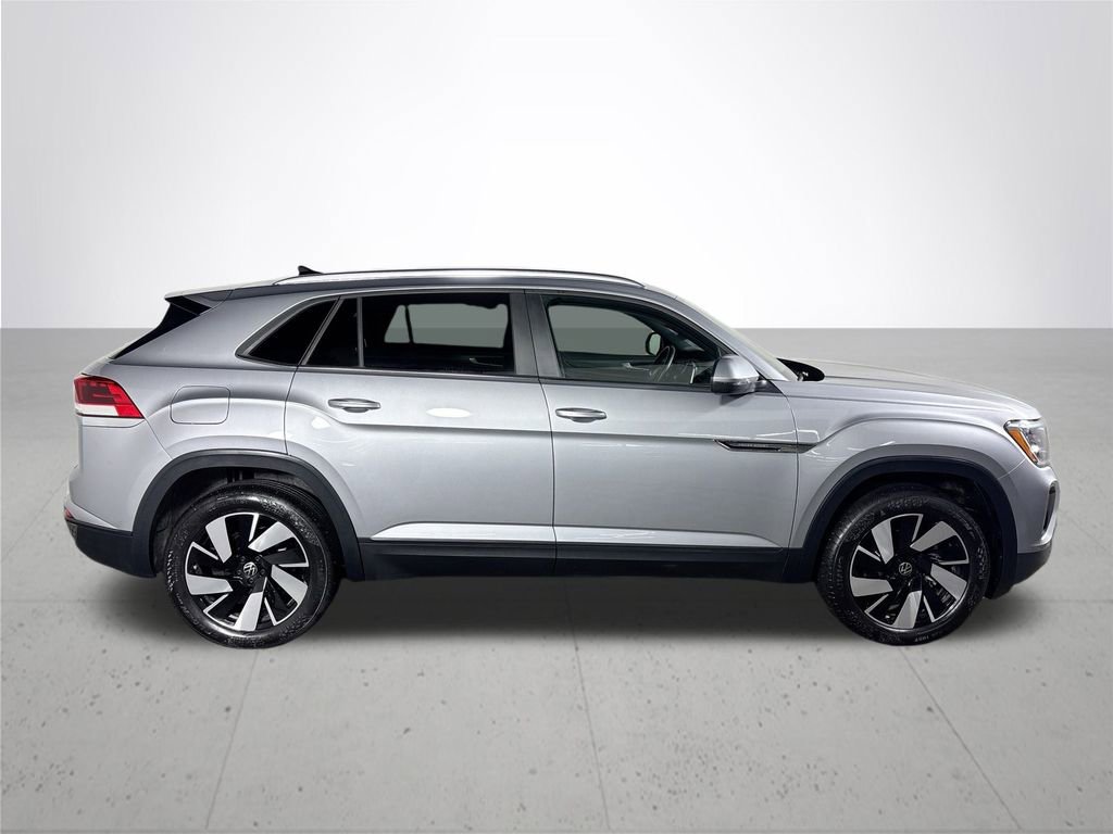 Certified 2025 Volkswagen Atlas Cross Sport SE image 5