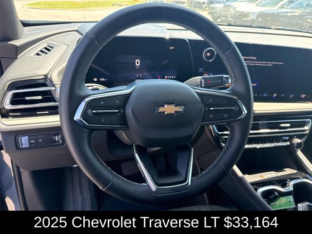 Used 2025 Chevrolet Traverse LT FWD image 13