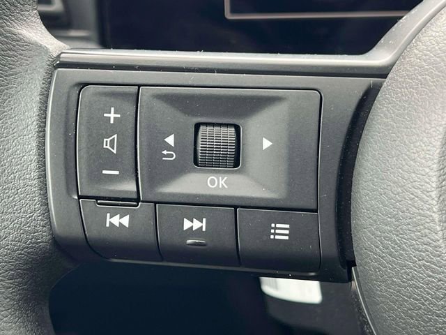 Used 2025 Nissan Kicks SV w/ Illumination Package image 21