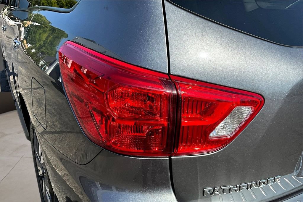 Used 2020 Nissan Pathfinder S AWD/4WD image 23