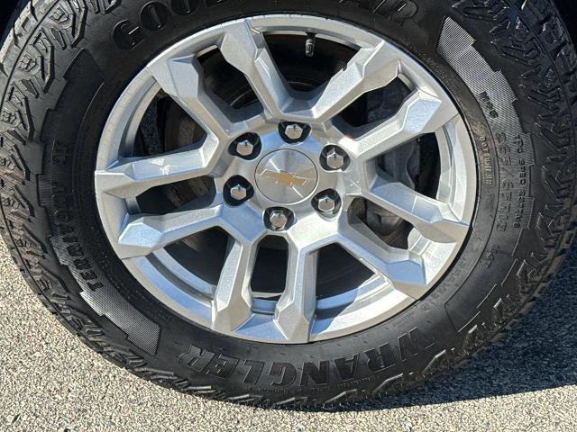 Used 2023 Chevrolet Silverado 1500 LT AWD/4WD image 10