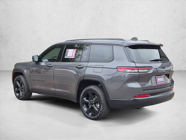 Used 2025 Jeep Grand Cherokee L Limited w/ Black Appearance Package AWD/4WD image 8