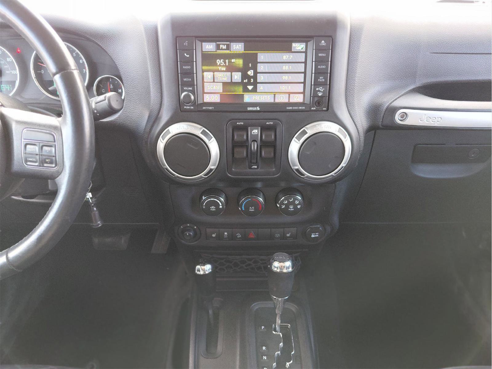 Used 2015 Jeep Wrangler Unlimited Rubicon w/ Connectivity Group image 40