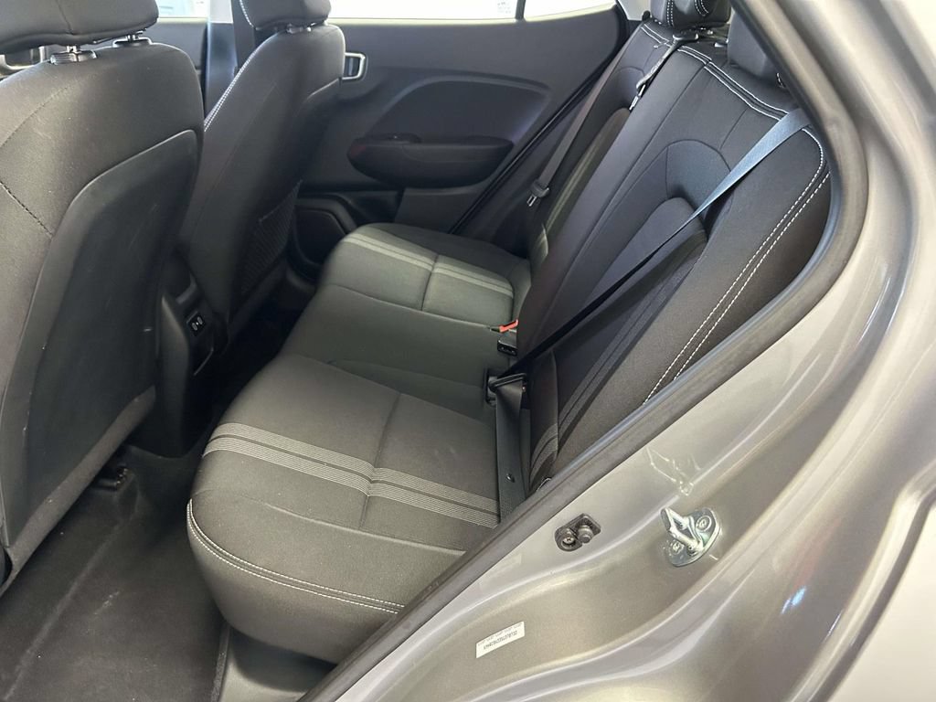 Used 2025 Hyundai Venue SEL FWD image 14