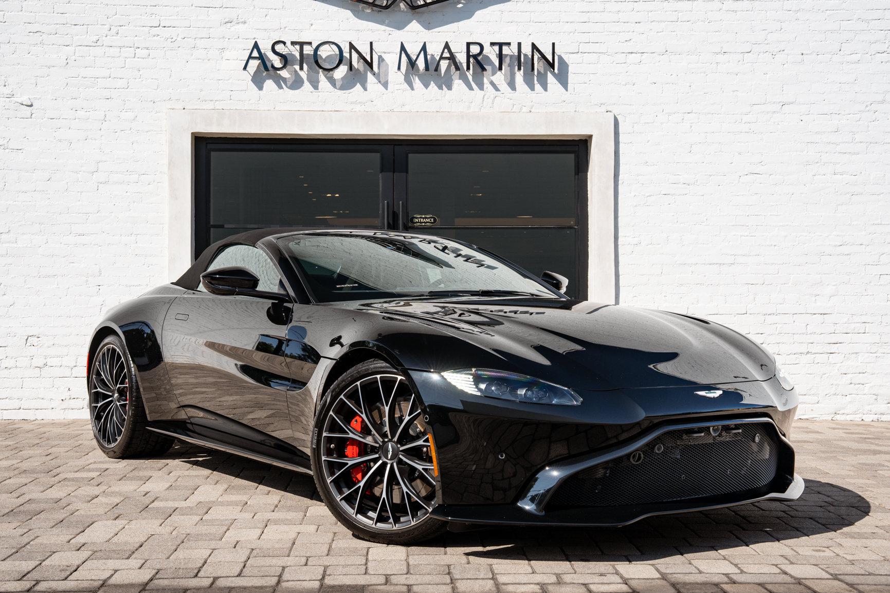 Used 2023 Aston Martin V8 Vantage Roadster RWD image 19