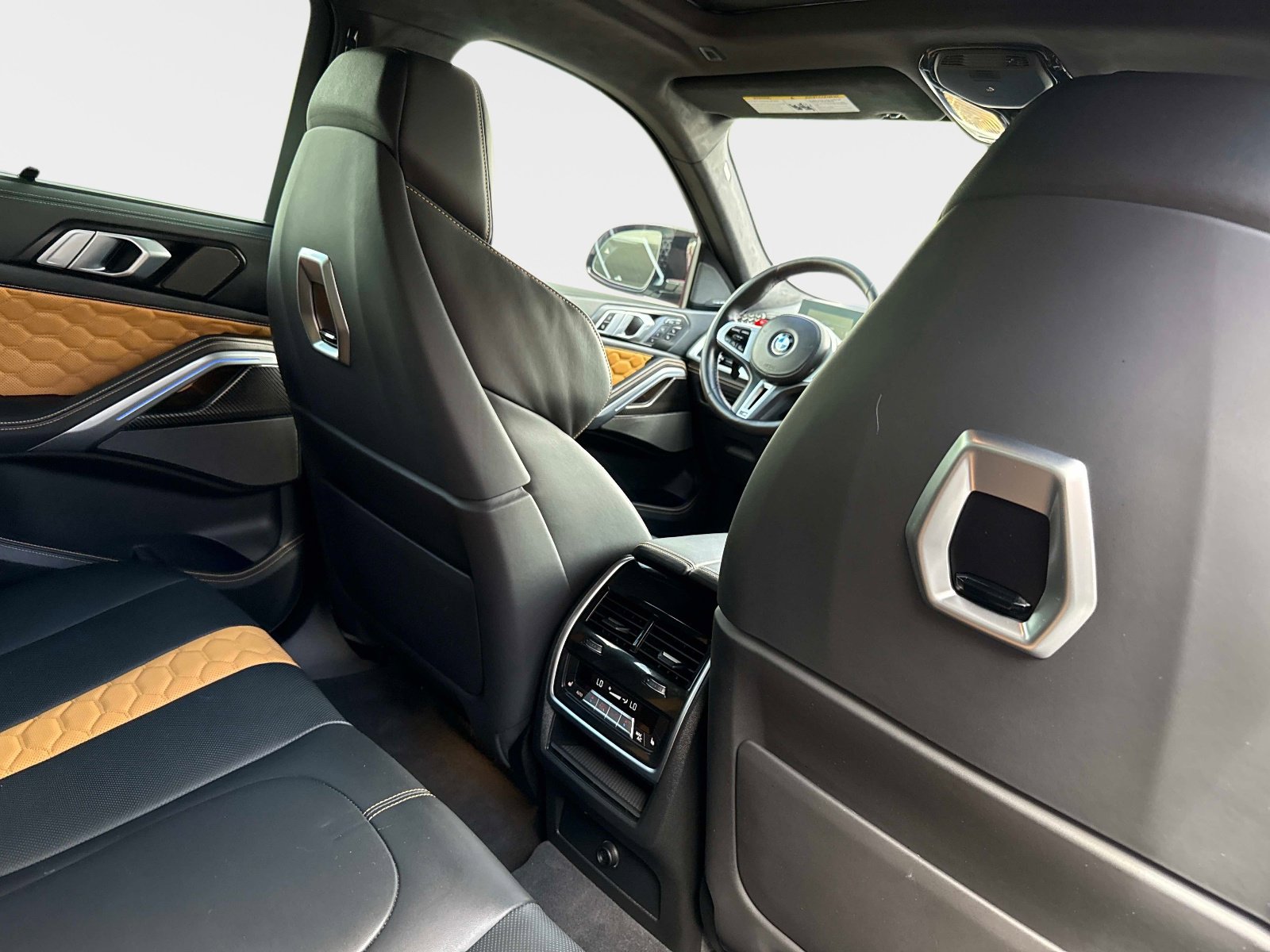 Used 2024 BMW X6 M Competition image 32