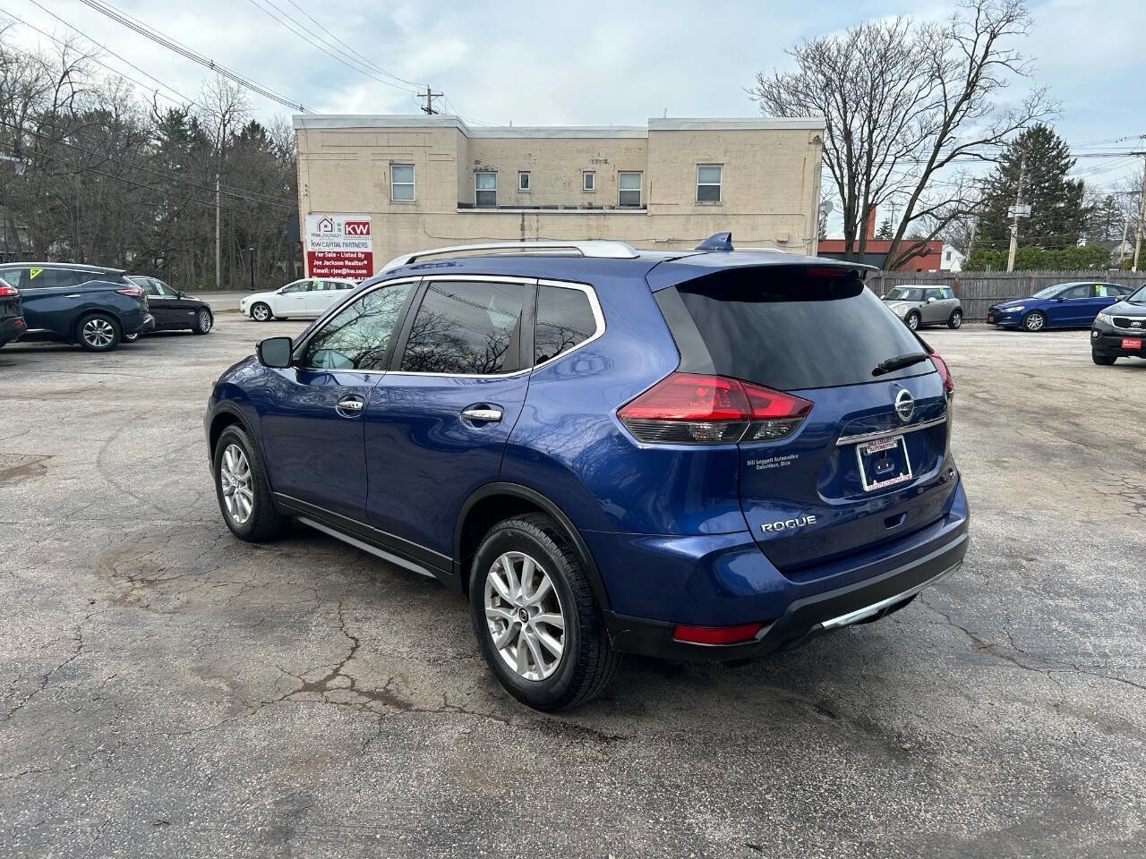 Used 2018 Nissan Rogue SV image 10