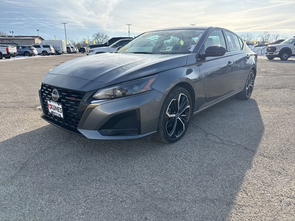 Used 2024 Nissan Altima 2.5 SR FWD image 3