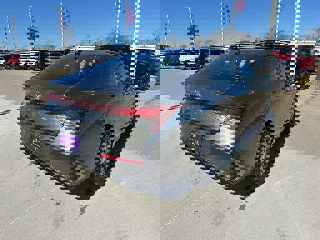 New 2026 Hyundai Elantra SE image 5