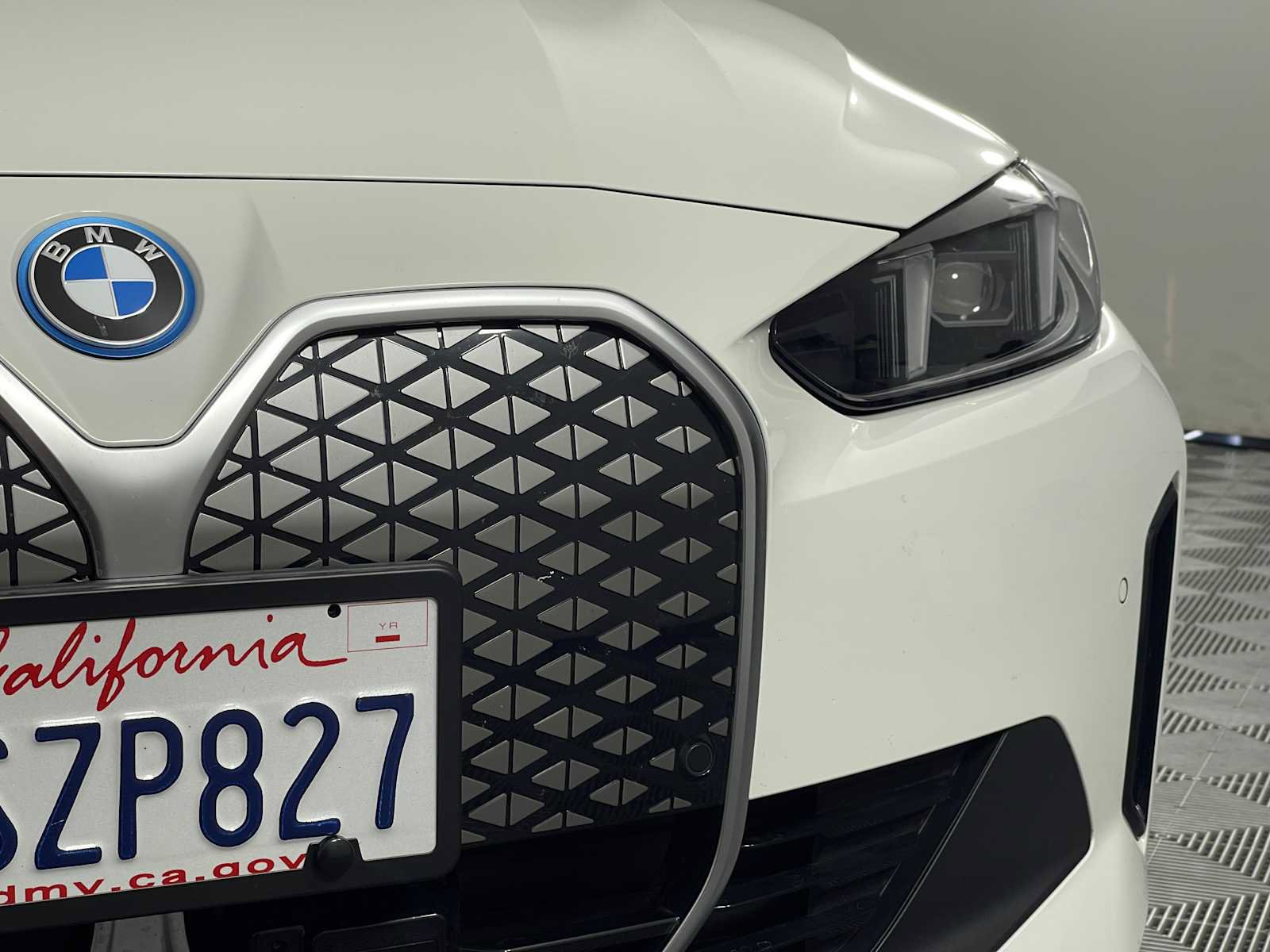 Used 2025 BMW i4 eDrive40 w/ Premium Package image 6