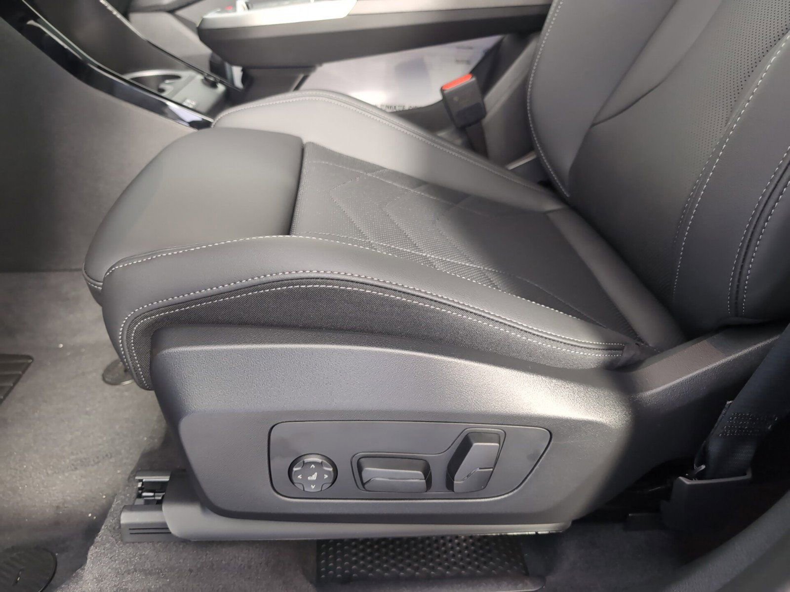 Used 2025 BMW X1 xDrive28i w/ Technology Package image 10