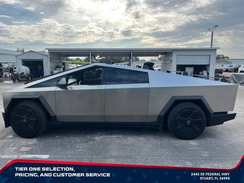 Used 2024 Tesla Cybertruck AWD Crew Cab image 8
