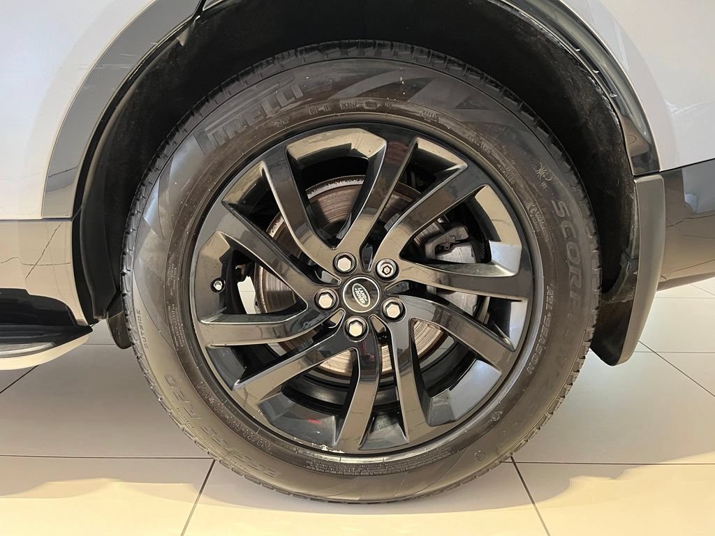 Used 2020 Land Rover Discovery Landmark AWD/4WD image 16