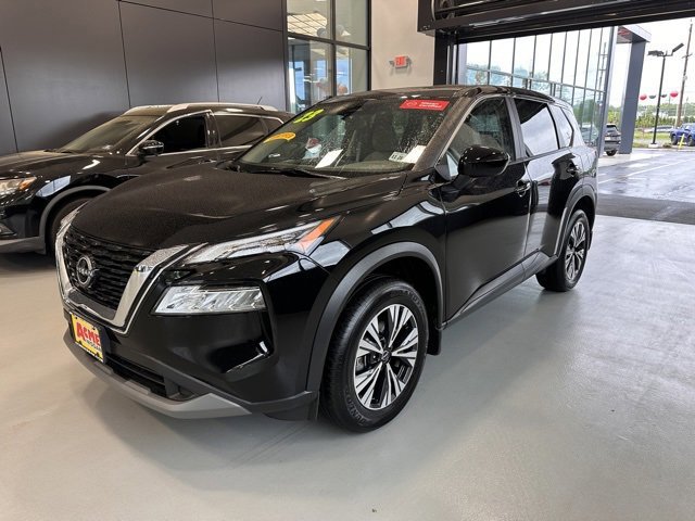 Certified 2023 Nissan Rogue SV image 1
