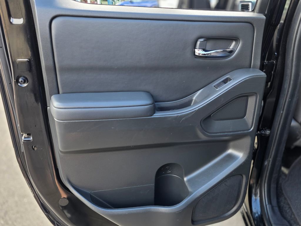 Used 2023 Nissan Frontier SV image 18