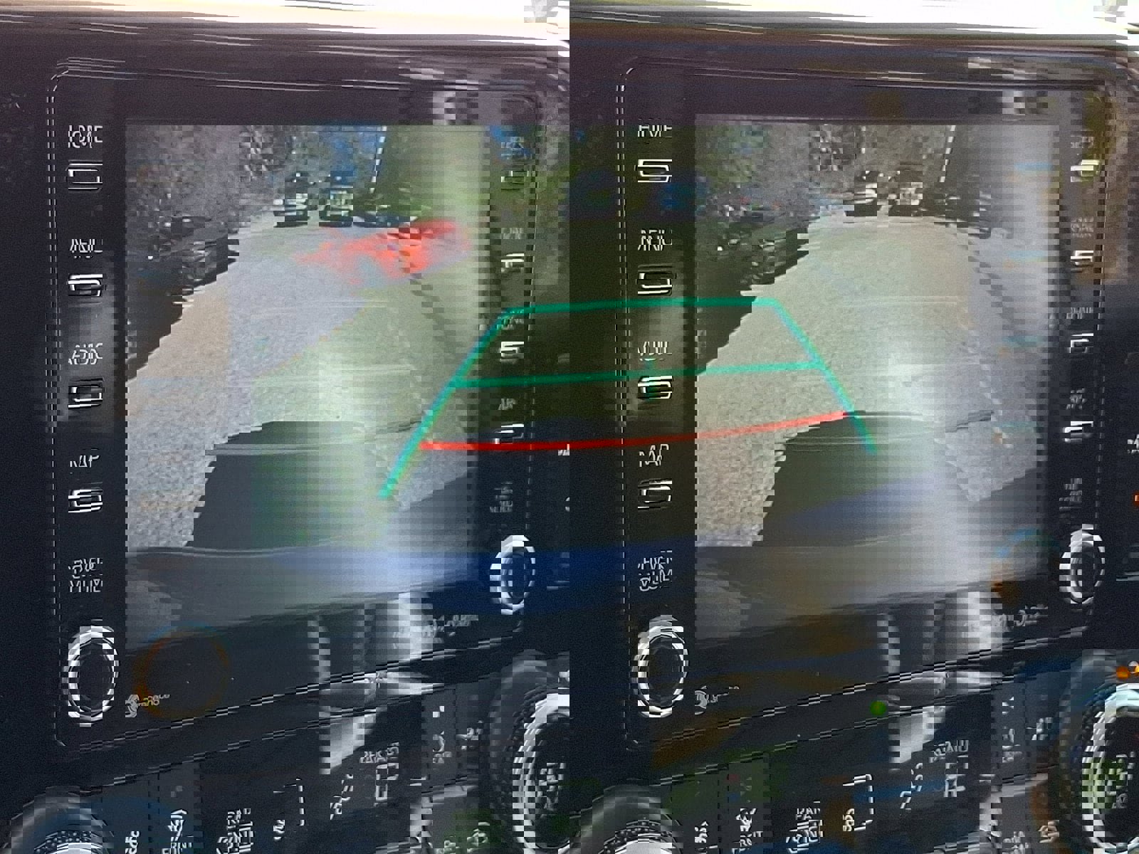 Used 2021 Toyota Highlander XLE image 21