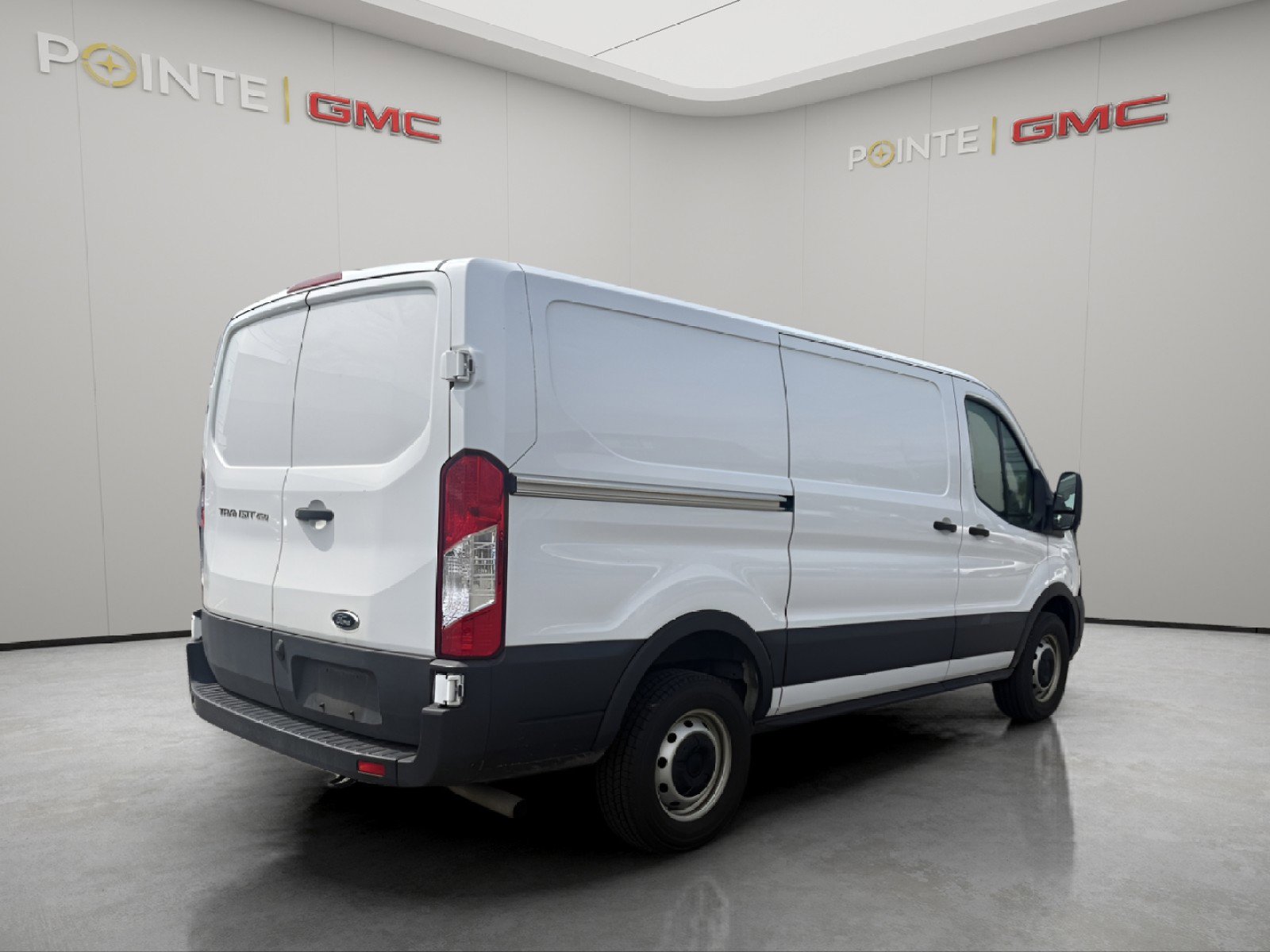 Used 2023 Ford Transit 250 Low Roof RWD image 4