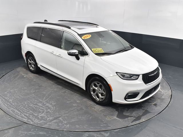 Used 2023 Chrysler Pacifica Limited image 36
