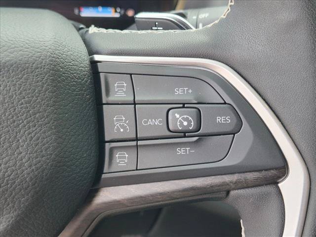 Used 2024 Jeep Grand Cherokee L Limited w/ Luxury Tech Group II AWD/4WD image 16