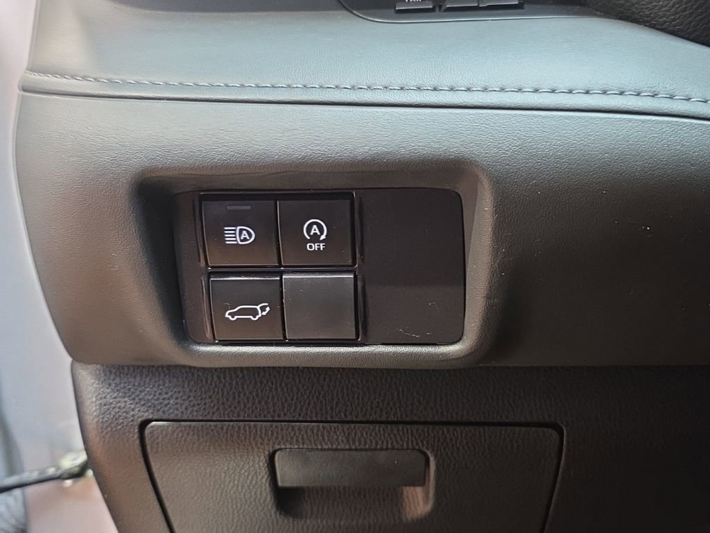 Used 2023 Toyota Highlander LE image 25