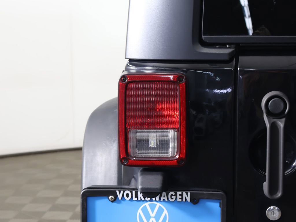 Used 2014 Jeep Wrangler Unlimited Rubicon AWD/4WD image 12
