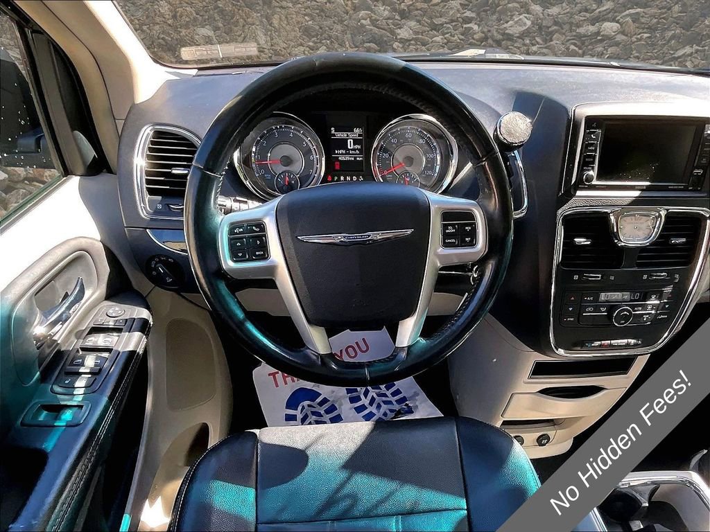 Used 2015 Chrysler Town & Country Touring FWD image 5