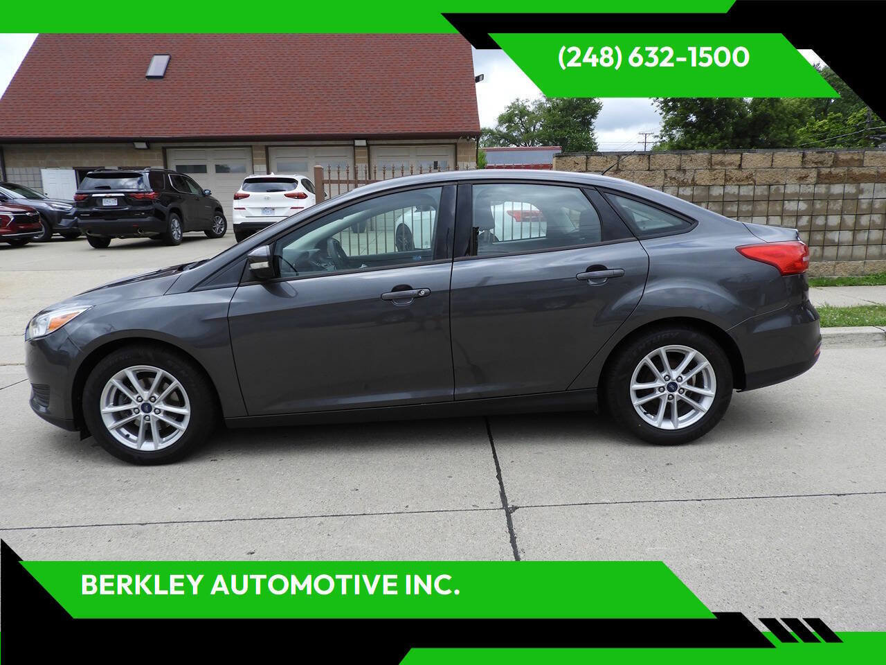Used 2017 Ford Focus SE FWD image 1