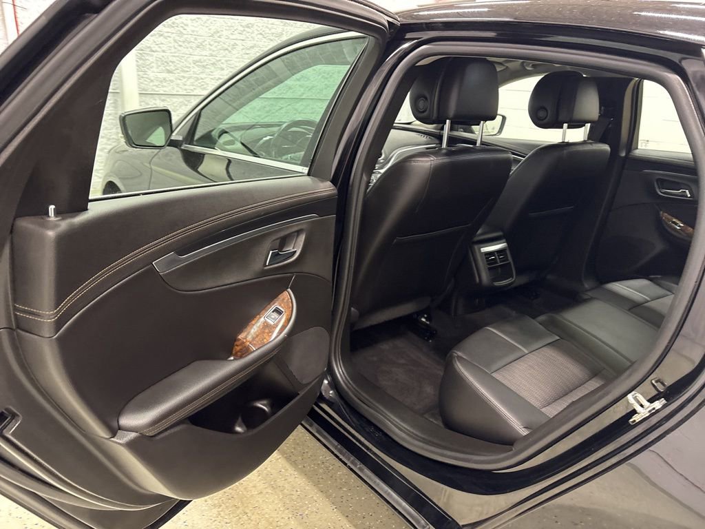 Used 2014 Chevrolet Impala LT w/ Convenience Package image 30