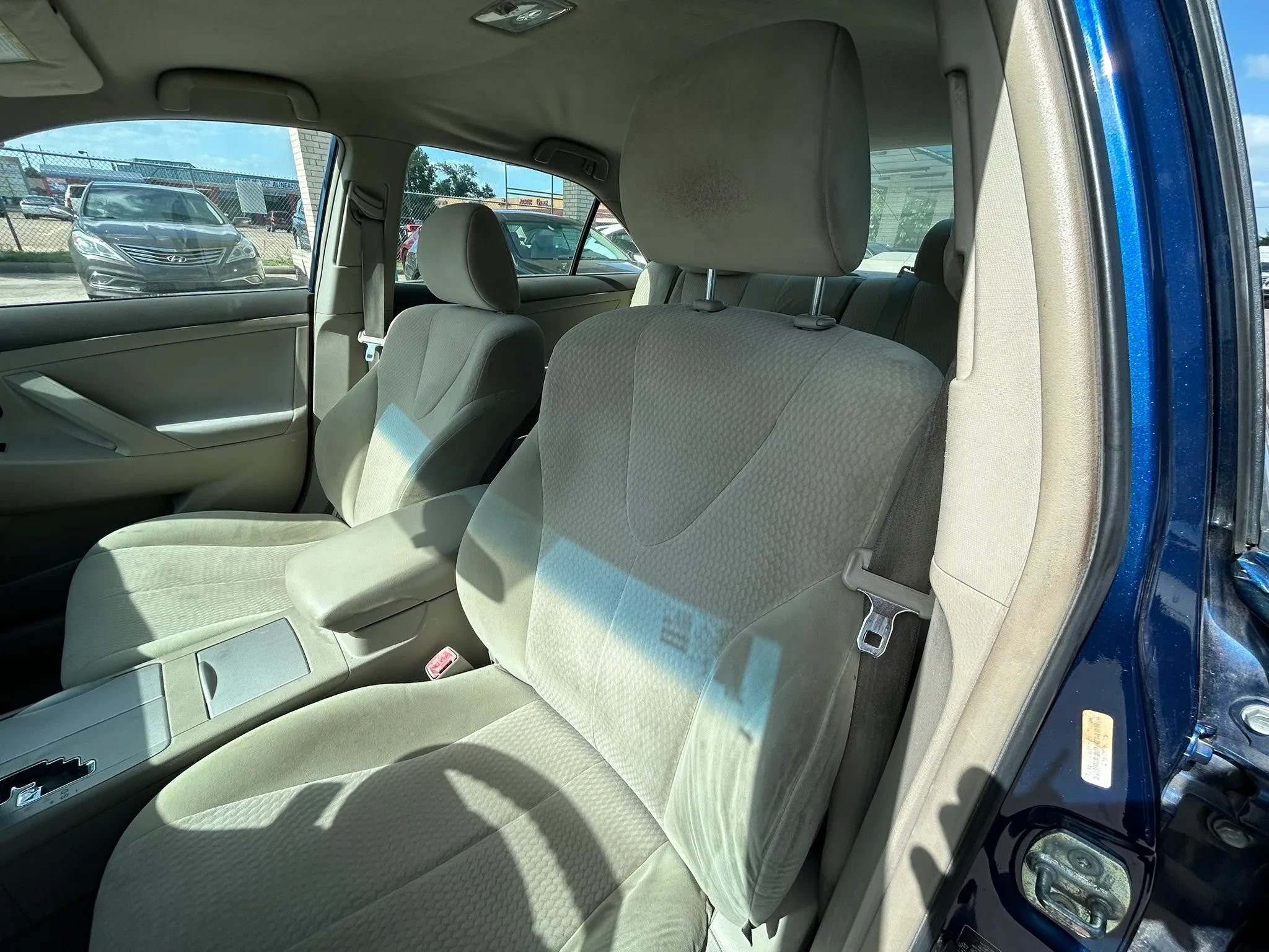 Used 2010 Toyota Camry LE FWD image 9