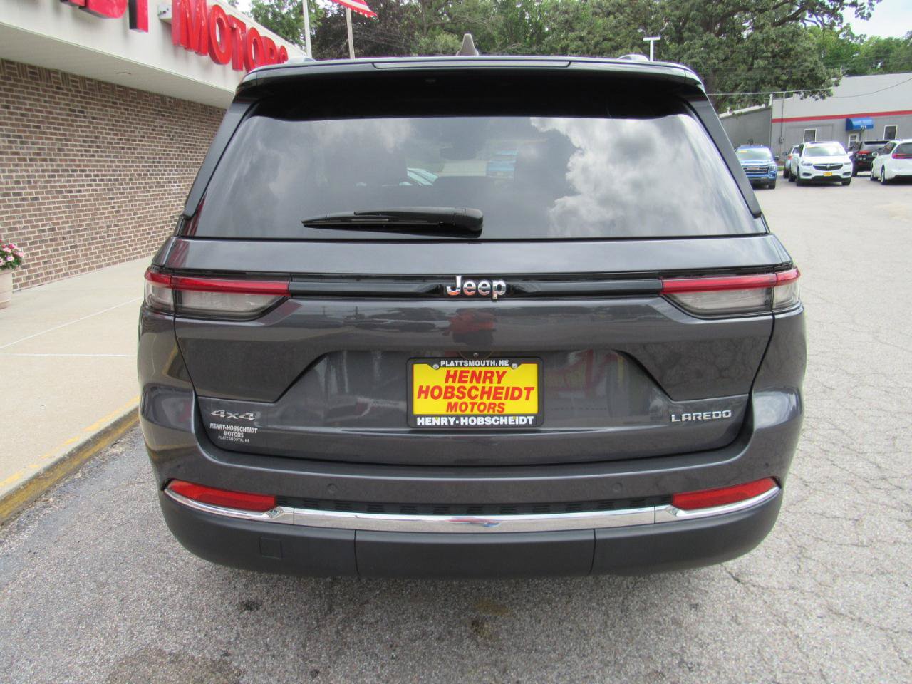 Used 2024 Jeep Grand Cherokee Laredo X AWD/4WD image 3