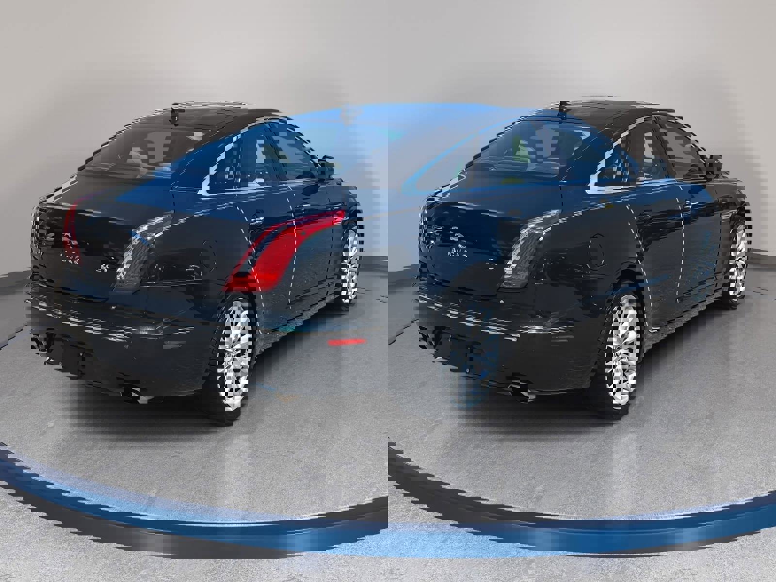 Used 2013 Jaguar XJ image 5